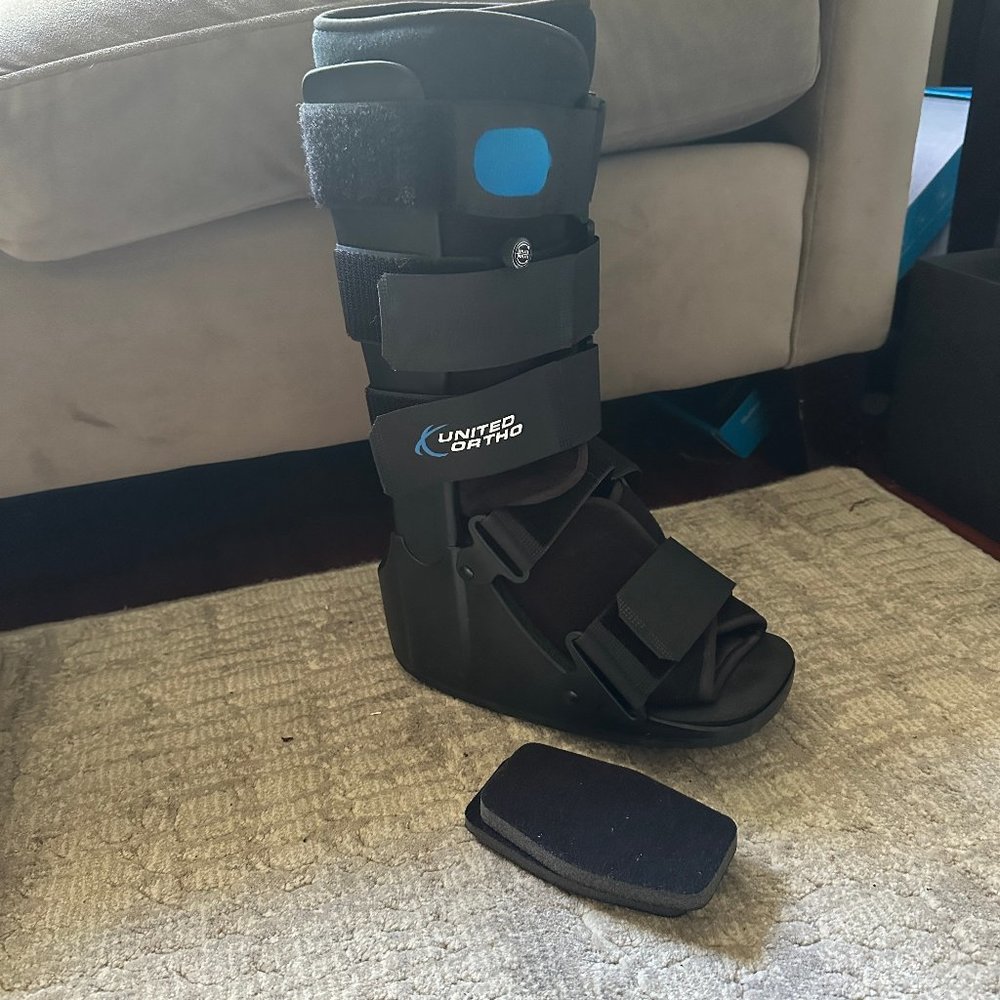 United Ortho Air Cam Walker Fracture Boot, Small, Bla… Gem